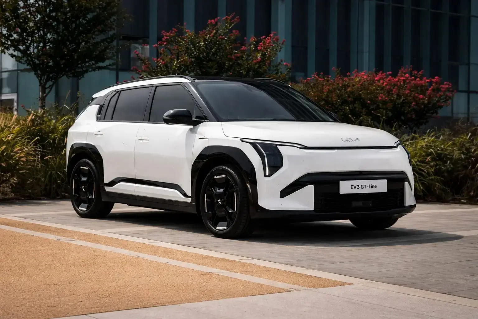 Kia EV3 2026 GT-Line white electric SUV parked outdoors